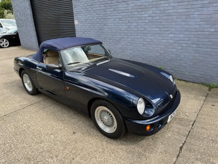 MG RV8 3.9 2dr